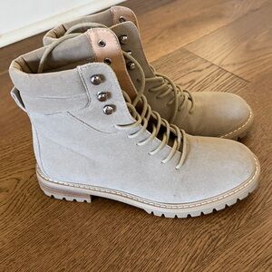 New VICI women’s boots Suede Lace-Up Boots - Gray